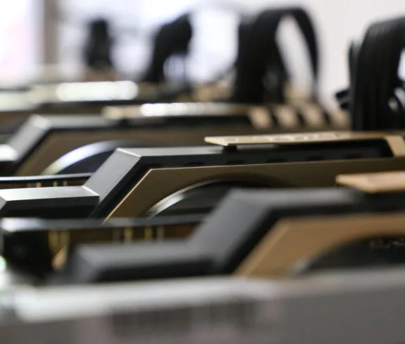 Amulet Hotkey Provides Unprecedented GPU Density for HUT 8 Mining